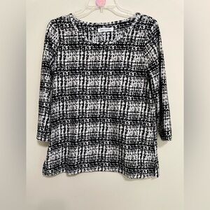 Emily Daniel’s Women's Black and White Long Sleeve Top~ Size small- Casual